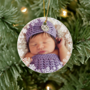 Elegantes Weiß-Schneeflocken-Baby-Foto und Name Keramik Ornament