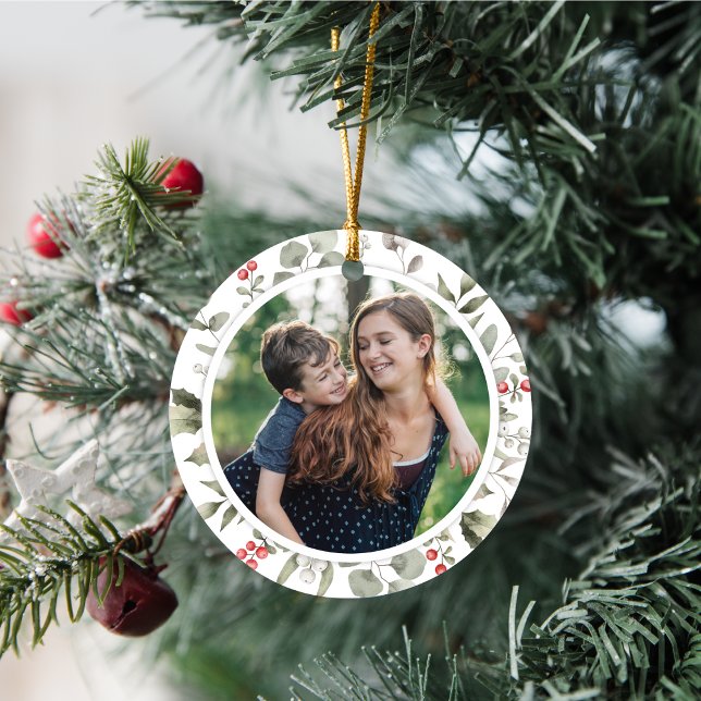 Elegantes Weiß Winter Greenery Kranz 1 Foto Keramik Ornament (Von Creator hochgeladen)