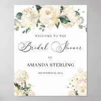 Elegantes weißes, blumenweißes Hydrangeas-Brautpar