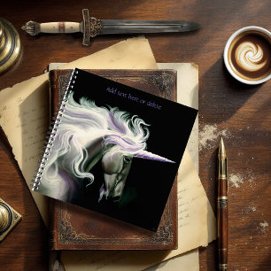Elegantes weißes Einhorn mit fließender Mähne, lil Notizbuch