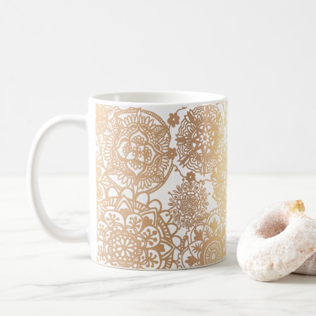 Elegantes, weißes Mandala-Muster Kaffeetasse (Mit Donut)