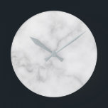 Elegantes, weißes Marmormuster Runde Wanduhr<br><div class="desc">Elegantes Geschenk aus weißem Marmor.
Ideal als Hauswärmeschenk, Hochzeitsgeschenk, Urlaubsgeschenk und Geschenk für jeden besondere Anlässe.</div>