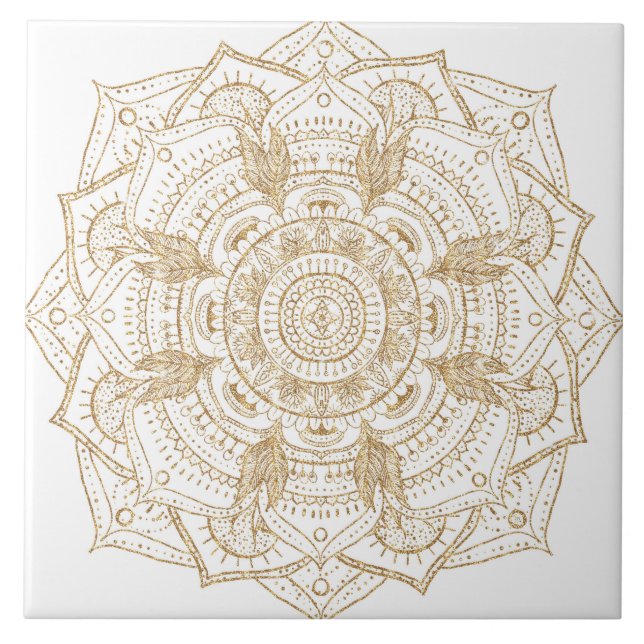 Elegantes White & Gold Mandala Handgezeichnetes De Fliese (Vorderseite)