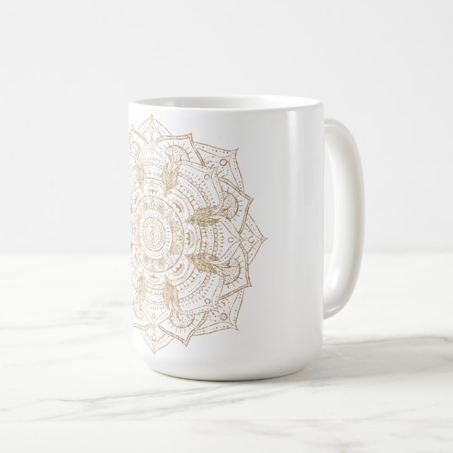 Elegantes White & Gold Mandala Handgezeichnetes De Kaffeetasse (VorderseiteRechts)