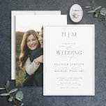 Elegantsage Green Calligraphy Monogram Foto Einladung<br><div class="desc">Lass deine Hochzeitsarbeit, um die Romantik und Schönheit deines besonderen Tages mit diesem eleganten Sage Green Calligraphy Monogram Foto Einladung einfangen! Unser atemberaubendes modernes und formales Design zeichnet sich durch eine schlaue grüne Grenze aus. Es wird dann noch verstärkt mit einem schönen Paare Monogramm, personalisiert mit Ihren Details und mit...</div>