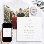 Elegantsage Green Calligraphy Monogram Foto Einladung<br><div class="desc">Lass deine Hochzeitsarbeit, um die Romantik und Schönheit deines besonderen Tages mit diesem eleganten Sage Green Calligraphy Monogram Foto Einladung einfangen! Unser atemberaubend modernes und formales Design zeichnet sich durch eine schlaue grüne Grenze rund um den Platz aus. Es wird dann noch verstärkt mit einem schönen Paare Monogramm, personalisiert mit...</div>