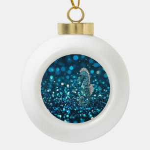 Eleganz in Motion: Aqua Seepferd über Aqua Bokeh Keramik Kugel-Ornament