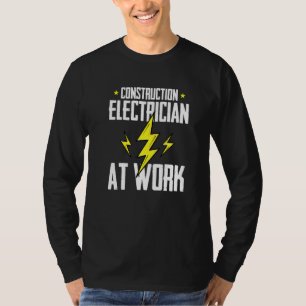Elektriker bei der Arbeit Bau Elektro T-Shirt