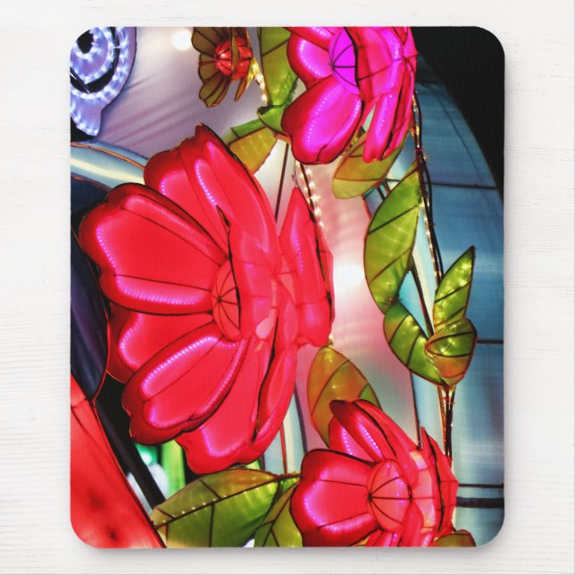 Elektrische Eleganz in Rosa  Mousepad (Vorne)