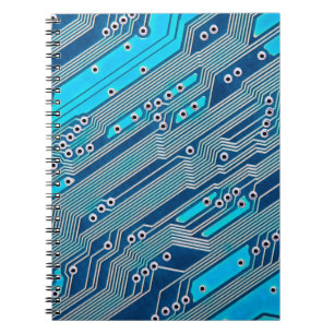 Elektronische Leiterplatte nah Notizblock