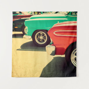 Elektronischer Keyboard-Synthesizer mit Weiß Wandteppich