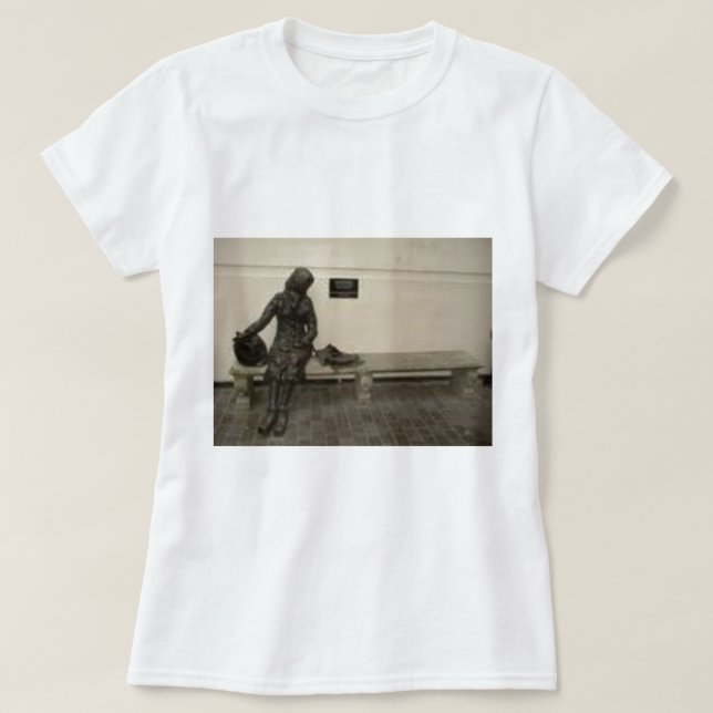 Eleonor Rigby T-Shirt (Design vorne)