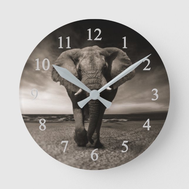 Elephant am Strand Runde Wanduhr (Vorderseite)