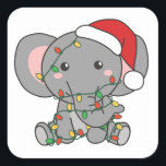 Elephant Christmas Winter Animals Elephants Square Quadratischer Aufkleber<br><div class="desc">Der Elefant zu Weihnachten mit Feenlicht. Hübsche Tiere mit Geschenken und Schnee für den Urlaub. Ein süßes Weihnachtsgrüßen. Elefanten sind niedliche Tiere und perfekt zu Weihnachten.</div>