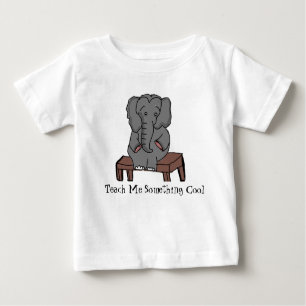 Elephant geht auf das TShirt der Schule