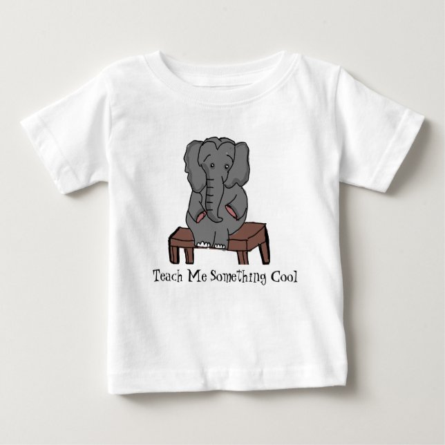 Elephant geht auf das TShirt der Schule (Vorderseite)