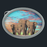 Elephant Opal Sunrise, Gürtelschnalle<br><div class="desc">Auf einem glorreichen opalen Sonnenaufgang sind drei Elefanten abgebildet</div>
