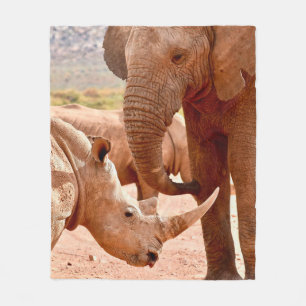 ELEPHANT UND RHINO MÖGEN SICH NICHT. FLEECEDECKE