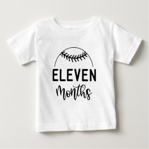 Elf Monate Baseball-Baby-Meilenstein - Baby T-shirt