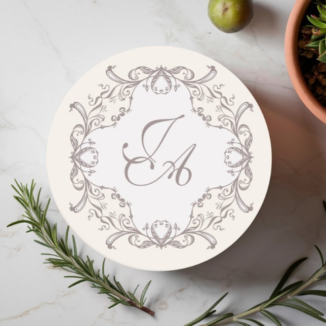Elfenbein-Barock-Monogramm-Hochzeitsuntersetzer Runder Pappuntersetzer (Von Creator hochgeladen)