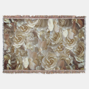 Elfenbein-Rosen-Muster – Elegante Blumenkunst Decke
