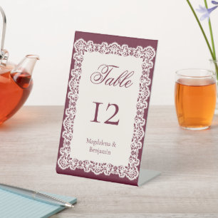 Elfenbein-Spitze-Burgunder-Wein-Hochzeitstisch-Num Sockelschild