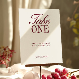 Elfenbein- und Burgunder 'Take One' Hochzeitsgunst