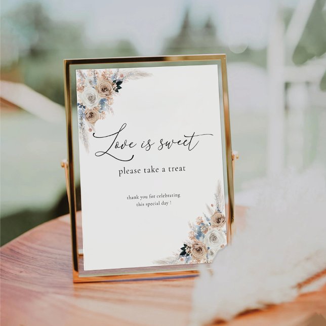 Elfenbeinblume und blauer Boho Liebe ist süßes Zei Sockelschild (Von Creator hochgeladen)