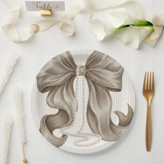 Elfenbeingestreifter Bogen und Perlenhalskette Pappteller (Hochzeit)