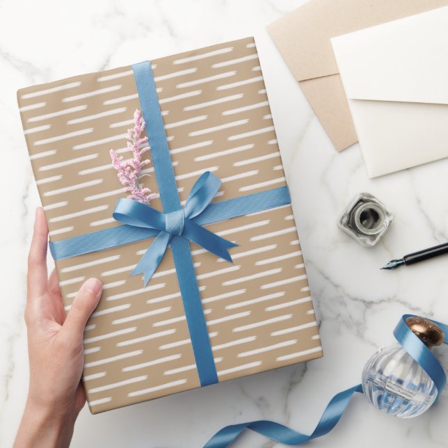 Elfenbeinlinien auf Tan Geschenkpapier (Schenken)