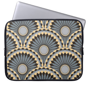 Elfenbeinsilber: Zirkuläre Blumenfolie. Laptopschutzhülle