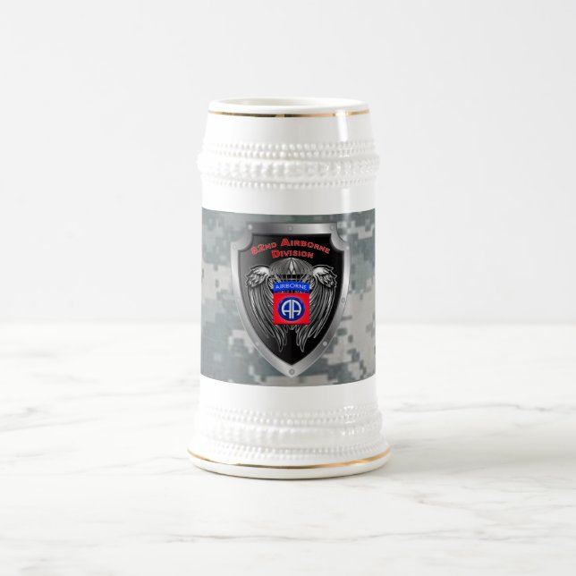 Elite 82. Im Flugzeug Abteilung Bierglas (Mittel)