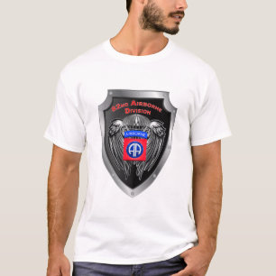 Elite 82. Im Flugzeug Division T-Shirt