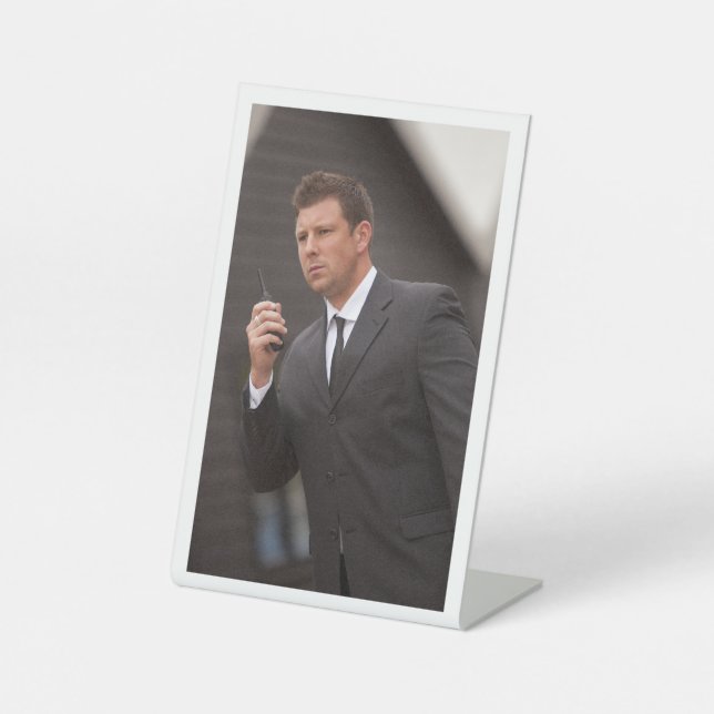 Elite Security - Immer auf Beobachtung! Sockelschild (Vorderseite)