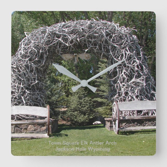 Elk Antler Archway in Jackson Hole, Wyomoming Quadratische Wanduhr (Vorderseite)