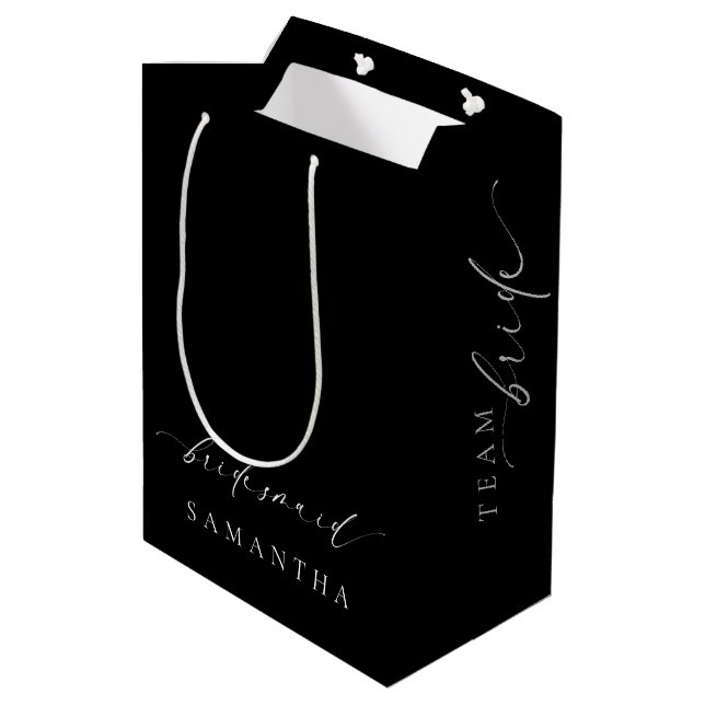 Ellesmere Black Minimalistisch Wedding Bridesmaid Mittlere Geschenktüte (Rückseite Schrägansicht)