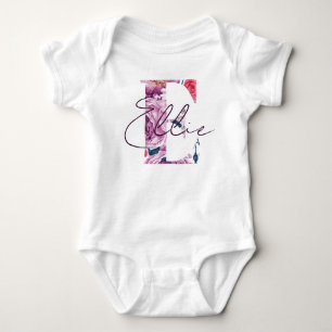 Ellie Baby Name Blumen Script Vintag Floral E Strampler