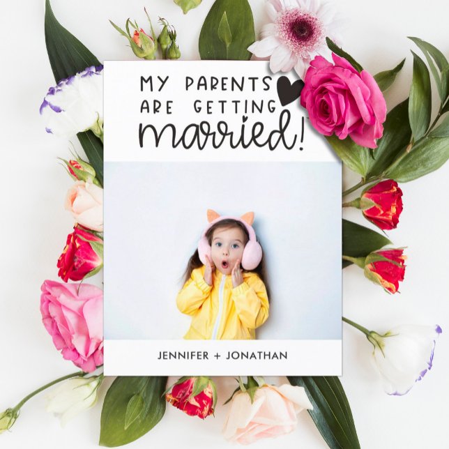 Eltern, die ein Foto mit Kindern Save the Date bek Ankündigungspostkarte (Von Creator hochgeladen)