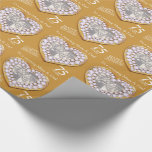 Eltern zum 75. Hochzeitstag Foto packen Geschenkpapier<br><div class="desc">75. Hochzeitstag Packpapier in goldgelben Tönen. Personalisieren Sie diese Jubiläumszeitung mit Ihrem eigenen Foto und dem Namen und Jubiläumsjahr Ihrer Eltern. Derzeit liest To a phantastisch Mum & Vater Happy Hochzeit Jahrestag 75 Jahren. Wunderschöner flüssiger Goldeffekt mit Diamanten in Herzform bedruckte Grafiken 75. Hochzeitspapier zum Jubiläum ideal, um ein besonderes...</div>
