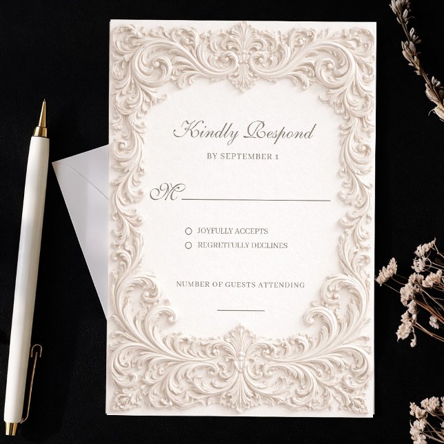 Embossed Style Ivory Rococo Scroll Wedding RSVP Karte (Embossed Style Ivory Rococo Scroll Wedding RSVP Card)