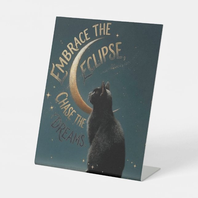 "Embrace the Eclipse" Celestial Cat Illustration Sockelschild (Vorderseite)