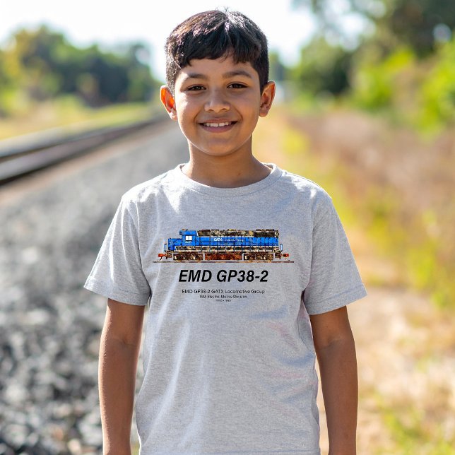 EMD GP38-2 Diesel Lokomotive GATX blau und weiß T-Shirt (EMD GP38-2 Diesel Locomotive GATX blue and white. Boy Basic T-Shirt)