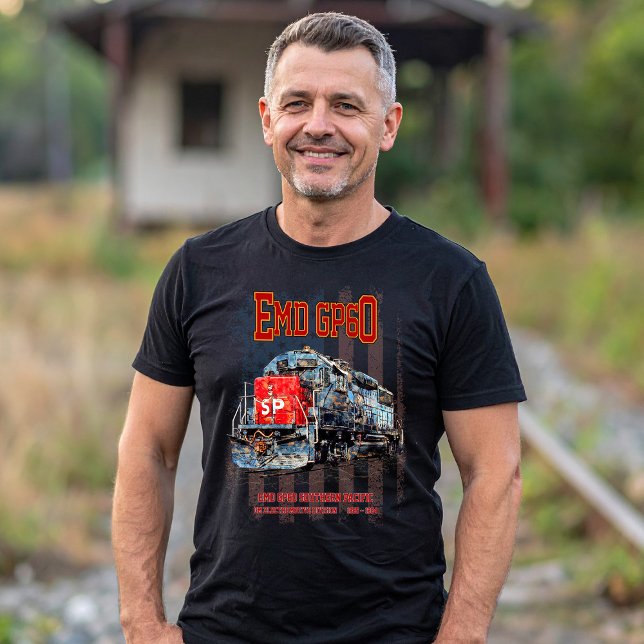 EMD GP60 Diesel Lokomotive und amerikanische Flagg T-Shirt (EMD GP60 Diesel Locomotive of Southern Pacific. Mens Basic T-Shirt)