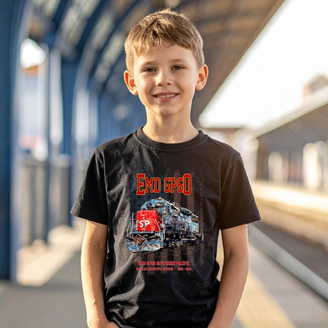 EMD GP60 Diesel Lokomotive und amerikanische Flagg T-Shirt (EMD GP60 Diesel Locomotive of Southern Pacific. Boy Basic T-Shirt)