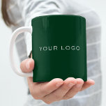 Emerald Green Business Logo-Rechteck Kaffeetasse<br><div class="desc">Klassische smaragdgrüne Hintergrundfarbe. Sie können Ihr rechteckiges Firmenlogo personalisieren und hinzufügen. Sie können die Hintergrundfarbe an Ihre Marke anpassen.</div>