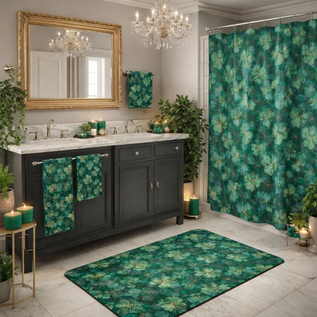 Emerald Green Clover Floral Pattern  Badematte (Von Creator hochgeladen)