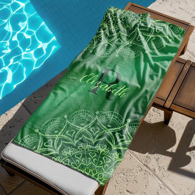 Emerald Green Elegant Mandala Mit Monogramm Strandtuch (Von Creator hochgeladen)