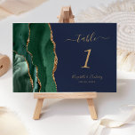 Emerald Green Gold Agate Navy Blue Wedding Tischnummer<br><div class="desc">Der links Rand dieser eleganten,  modernen Hochzeitskarte mit einer smaragdgrünen Aquarellgrenze,  die mit Imitaten mit goldenem Glitzer bestickt ist,  zeichnet sich durch einen smaragdgrünen Aquarell aus. Der anpassbare Text kombiniert goldfarbene Handschrift,  kursiv und kopperplate Schriftart auf marinebasischem Hintergrund.</div>