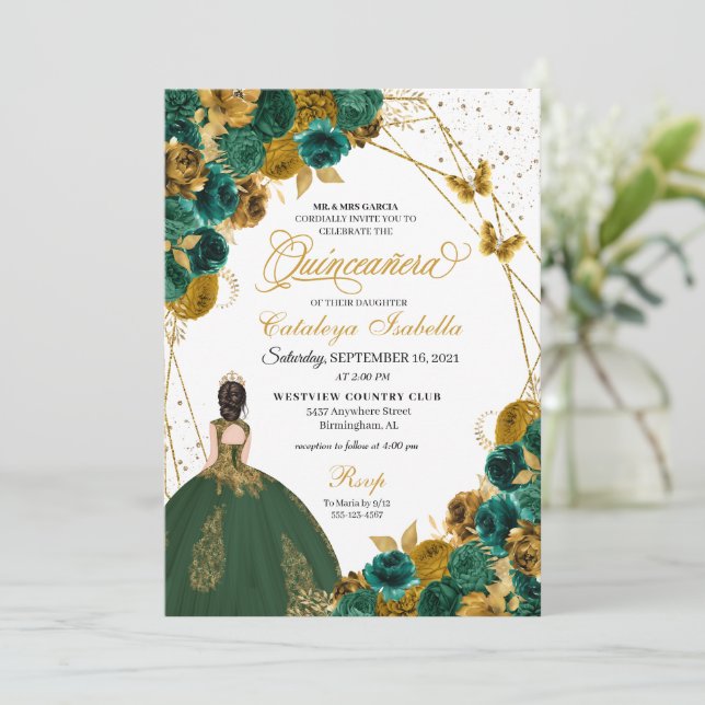 Emerald Green Gold Butterfly Princess Quinceanera Einladung (Stehend Vorderseite)