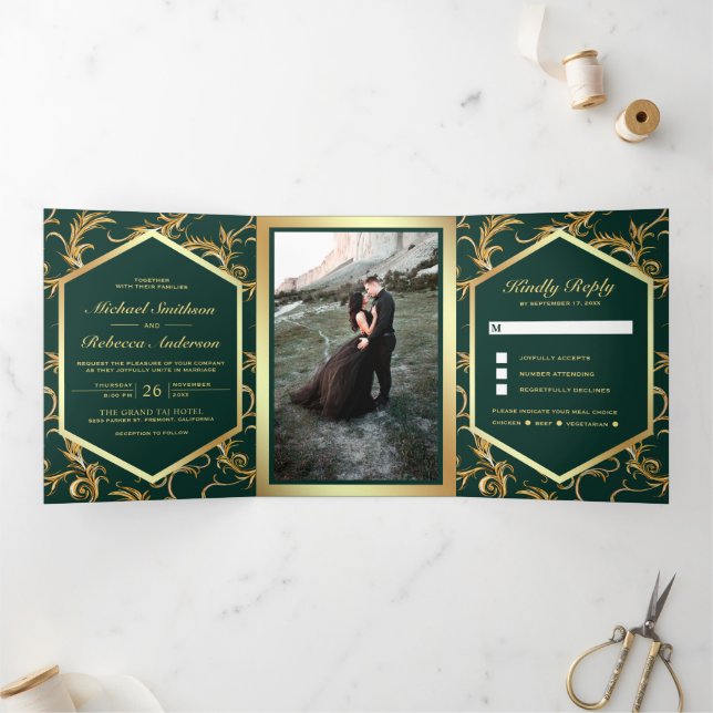Emerald Green Gold Flourish Swirl Wedding Photo Dreifach Gefaltete Einladung (Innenseite)